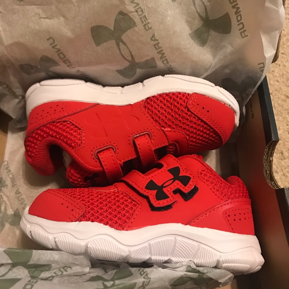 Toddler boys size 6 Under Armour shoes